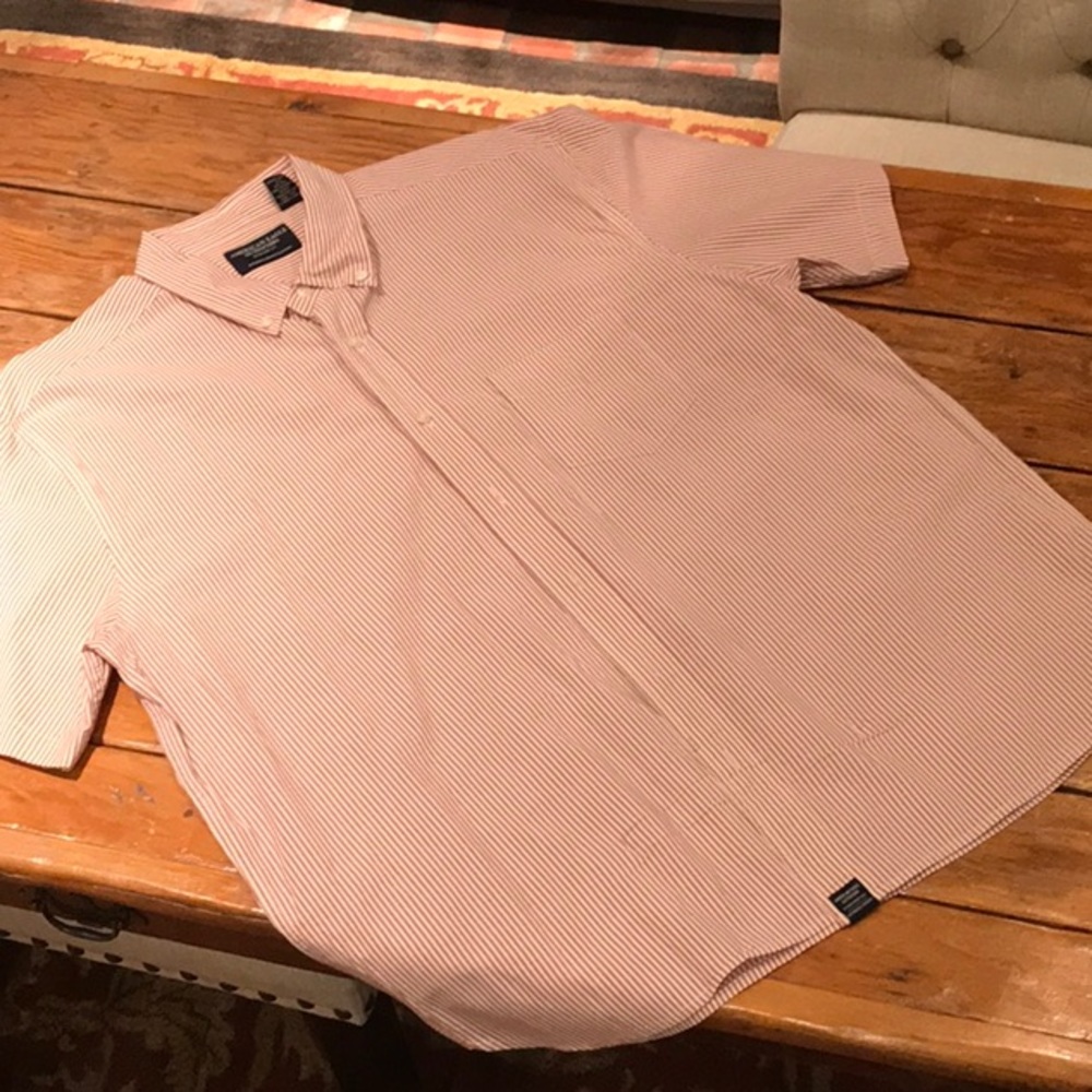American Eagle Size L shirt sleeve shirt